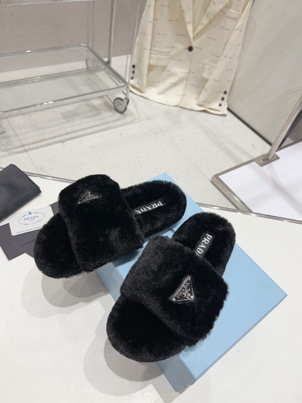 프라다 23FW 여성 시어링 슬리퍼 뮬1XX662 신발 - 이미지 6