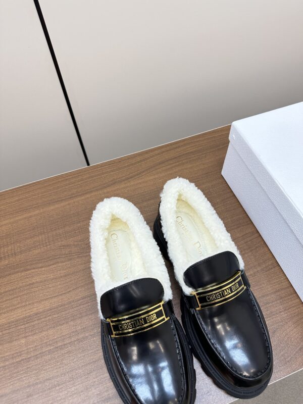 디올 코드 시어링 로퍼 KDB757VES 신발 - 이미지 2