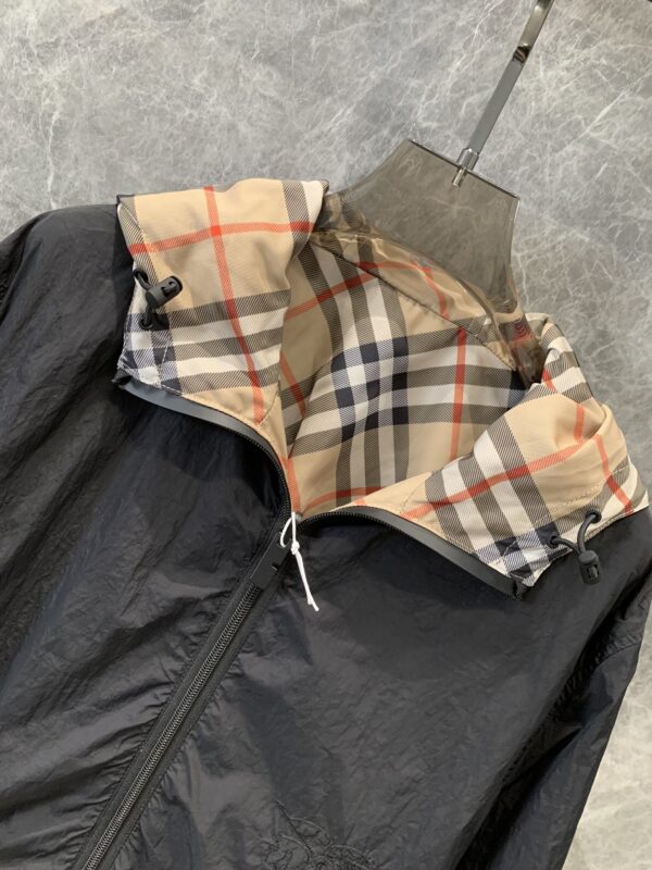 버버리 체크 리버서블 양면 크롭 자켓 80872291 - 이미지 5