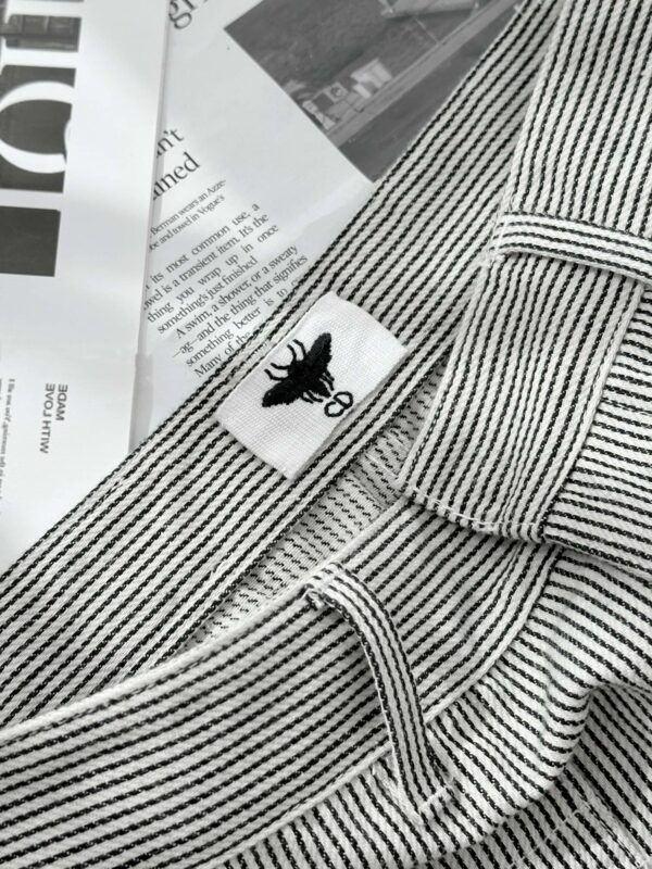 디올 D-Stripes 모티브 코튼 데님 플레어 진 팬츠 442P04A3637 - 이미지 2
