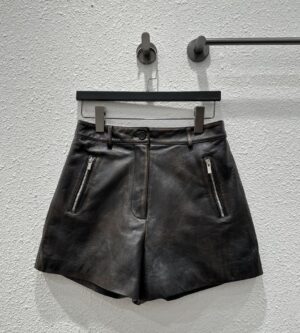 미우미우 나파 가죽 반바지 MPP385