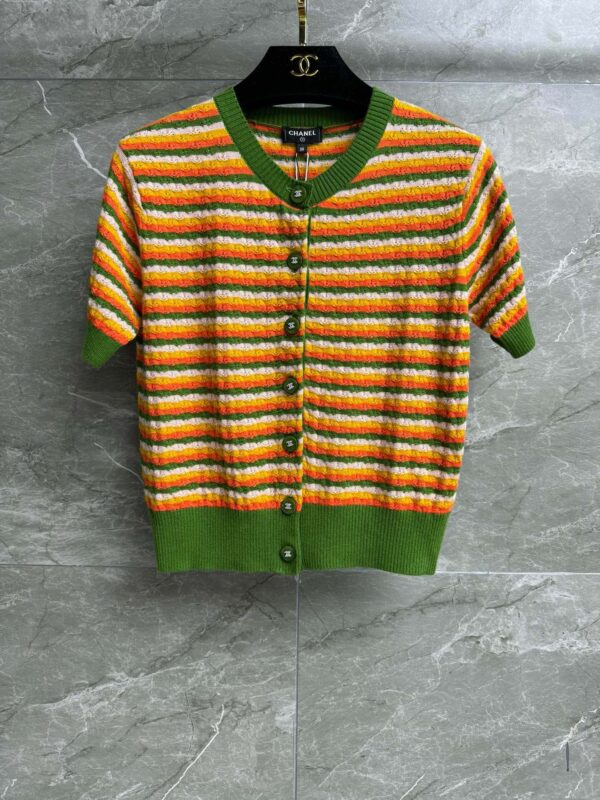 샤넬 24SS 공방컬렉션 스트라이프 반팔 니트 가디건 P77536 - 이미지 6