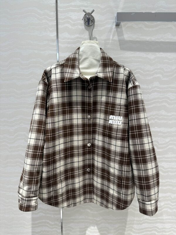 미우미우 24FW 엔브로이디드 울 다운 쟈켓 F03KK