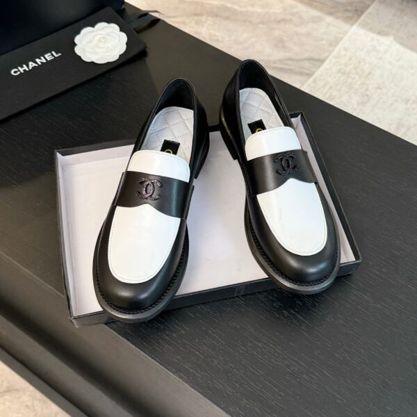 샤넬 24FW 프리컬렉션 CC 모카신 로퍼 G45915