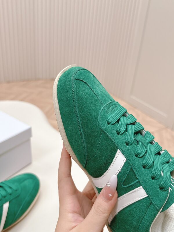 셀린느 24FW 스웨이드 레더 조거 스니커즈 359874637C - 이미지 3