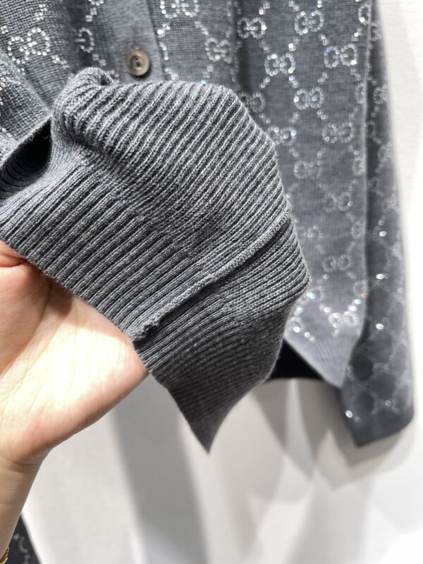 구찌 24FW 크리스탈 자수 울 가디건 797775 - 이미지 4