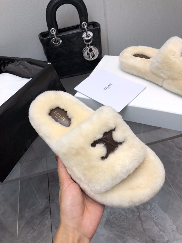 셀린느 퍼 슬라이드 털 시어링 슬리퍼 358053563C - 이미지 2