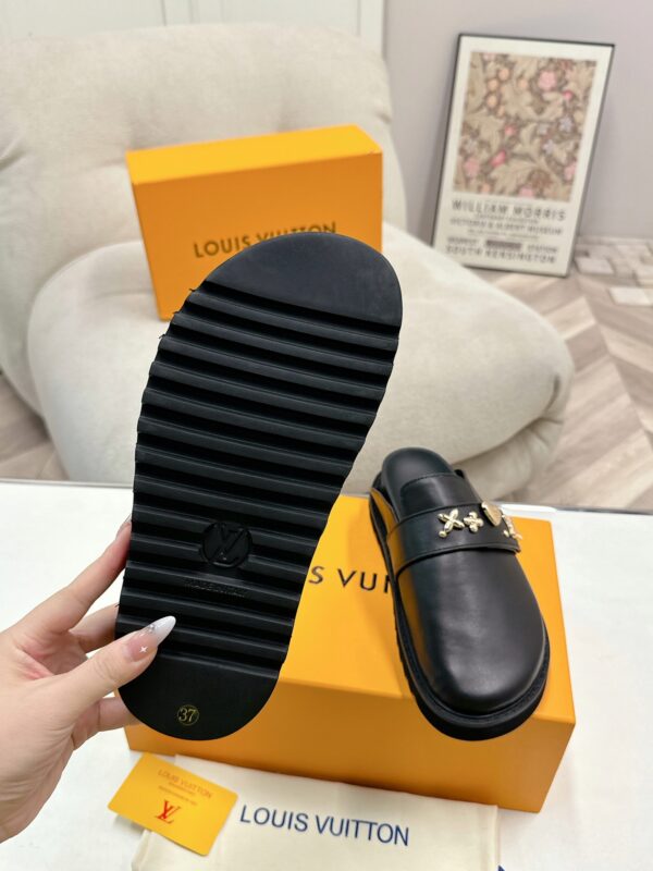 루이비통 LV 코지 플랫 컴포트 클로그 뮬 1ADACT - 이미지 7
