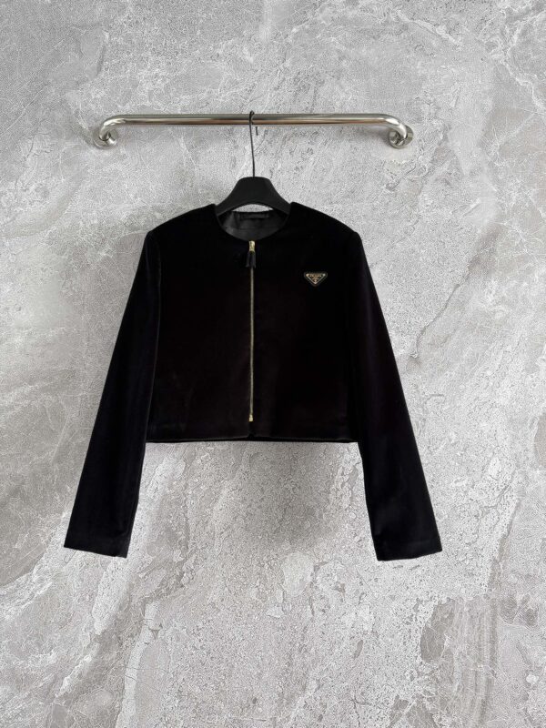 프라다 25SS 벨벳 크롭 자켓 P530OG