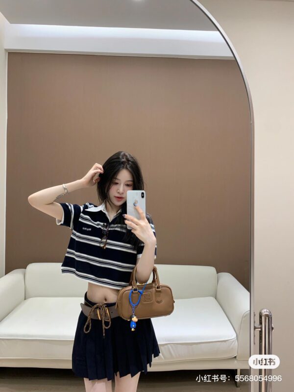 미우미우 스트라이프 크롭 피케 폴로 티셔츠 MJN547 - 이미지 2