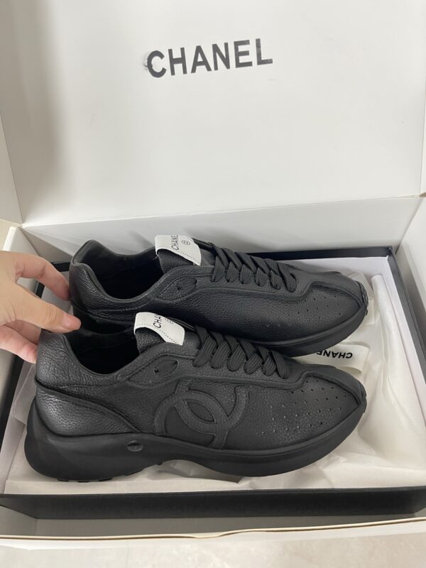 샤넬 25SS 크루즈 카프스킨 와플 스니커즈 3컬러 G46252 - 이미지 3