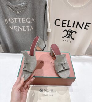 로로피아나 SS25 여성 썸머 참스 샌들 뮬 FAI5579