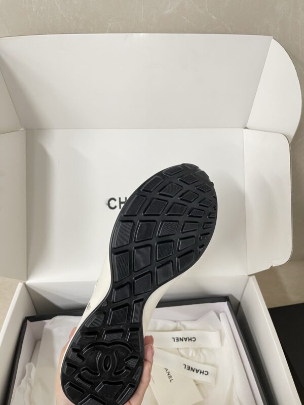 샤넬 25SS 크루즈 카프스킨 와플 스니커즈 3컬러 G46252 - 이미지 6