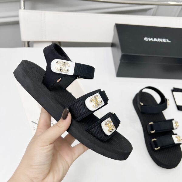 샤넬 25SS 벨크로 CC 배색 샌들 블랙 G46448