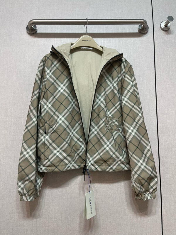 버버리 크롭 리버시블 체크 자켓 81058511 - 이미지 2