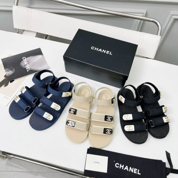 샤넬 25SS 벨크로 CC 배색 샌들 블랙 G46448 - 이미지 6
