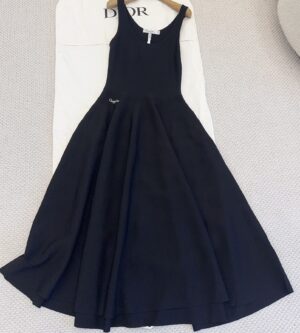 디올  컴팩트 니트 미디 플레어 원피스 524R37A5006