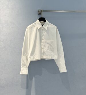 루이비통 브로더리 LV 크롭 셔츠 1AHHUU
