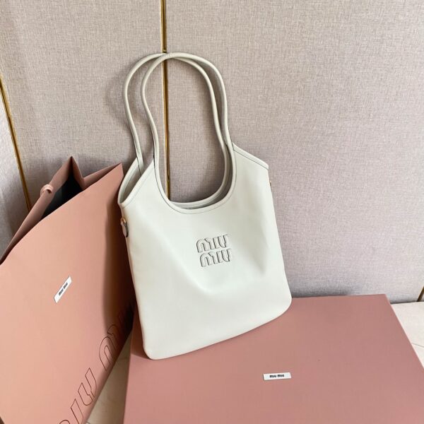 미우미우 아이비 보부상 가방 토트백 5BG231