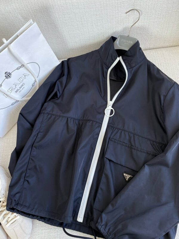 프라다 FW25 여성 삼각 로고 리나일론 블루종 자켓 292282 - 이미지 2