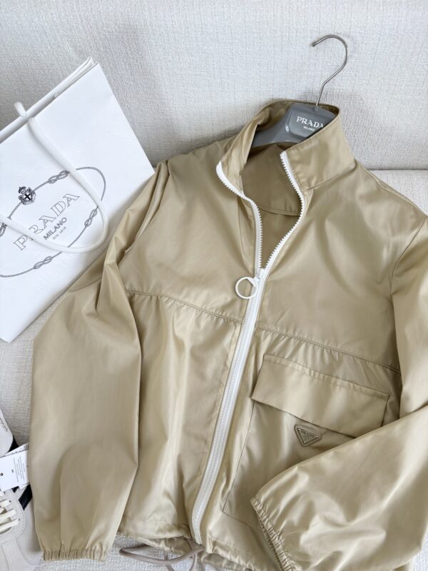프라다 FW25 여성 삼각 로고 리나일론 블루종 자켓 292282