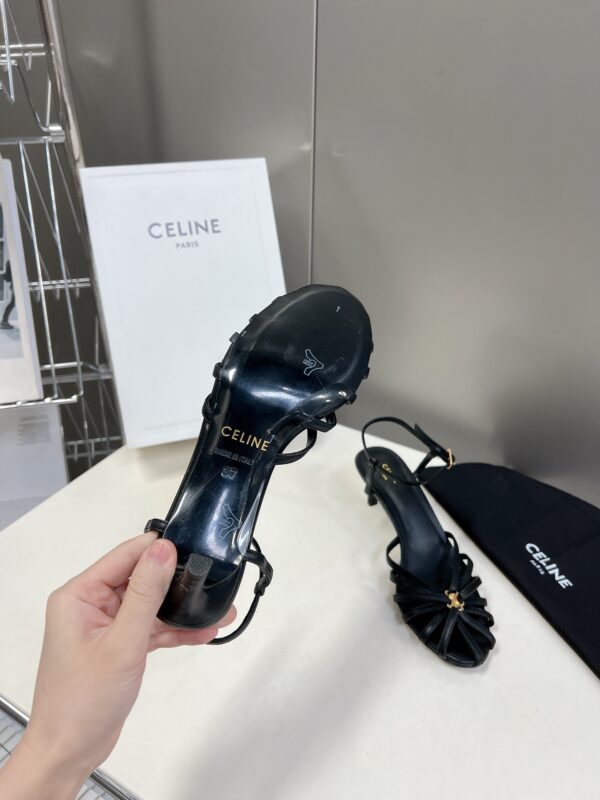 셀린느 CELINE 트리옹프 샌들 램스킨 352203958C - 이미지 5