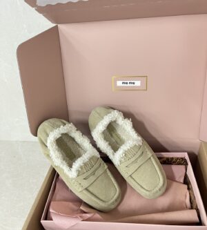미우미우 25FW 스웨이드 시어링 로퍼