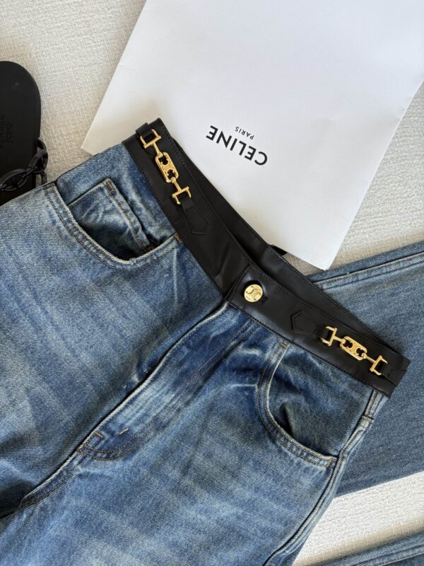 셀린느 25SS 일자핏 벨트 디테일 데님 진 청바지 RP07X930F - 이미지 3
