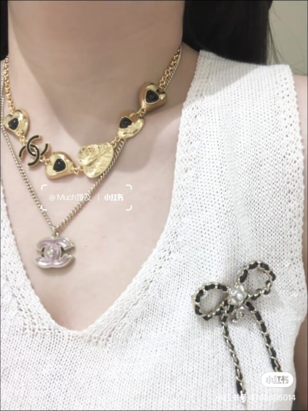 샤넬 25FW 리본 브로치 CC로고 체인 큐빅 스트라스 카프스킨 블랙 골드 ABG282 - 이미지 5