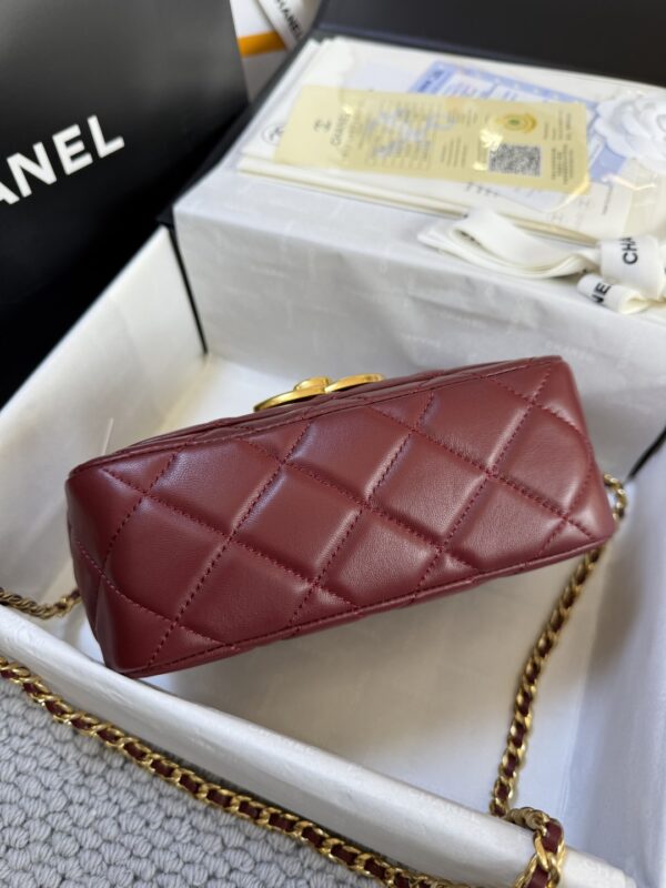 샤넬 24FW 미니 플랩백 시즌 CC로고 체인백 AS5026 - 이미지 6