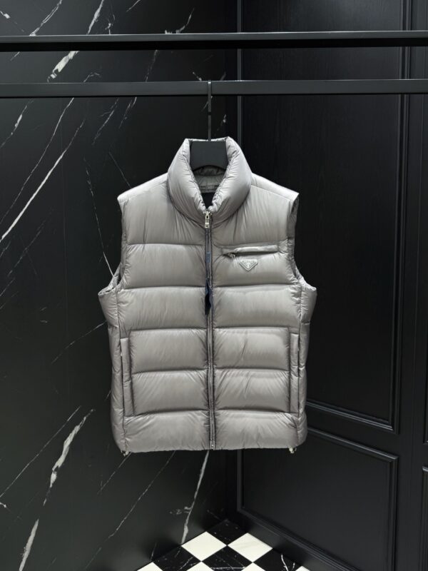 프라다 다운 베스트 FW25 패딩 조끼 SGB033