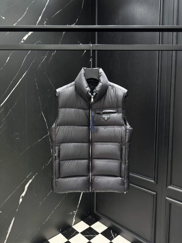 프라다 다운 베스트 FW25 패딩 조끼 SGB033 - 이미지 6