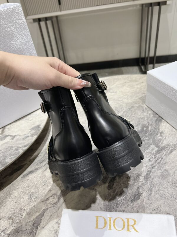 디올 디 퀘스트 앵클 부츠 블랙 KDT070VEA - 이미지 4