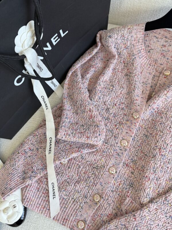 샤넬 CC 로고 니트 가디건 25FW P79975 - 이미지 3