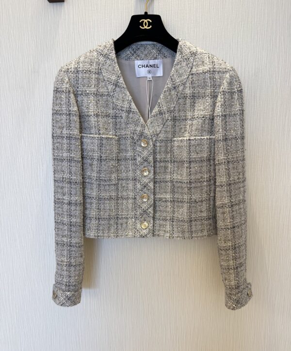 샤넬 25FW 트위드 브이넥 CC로고 체크 자켓 P80392